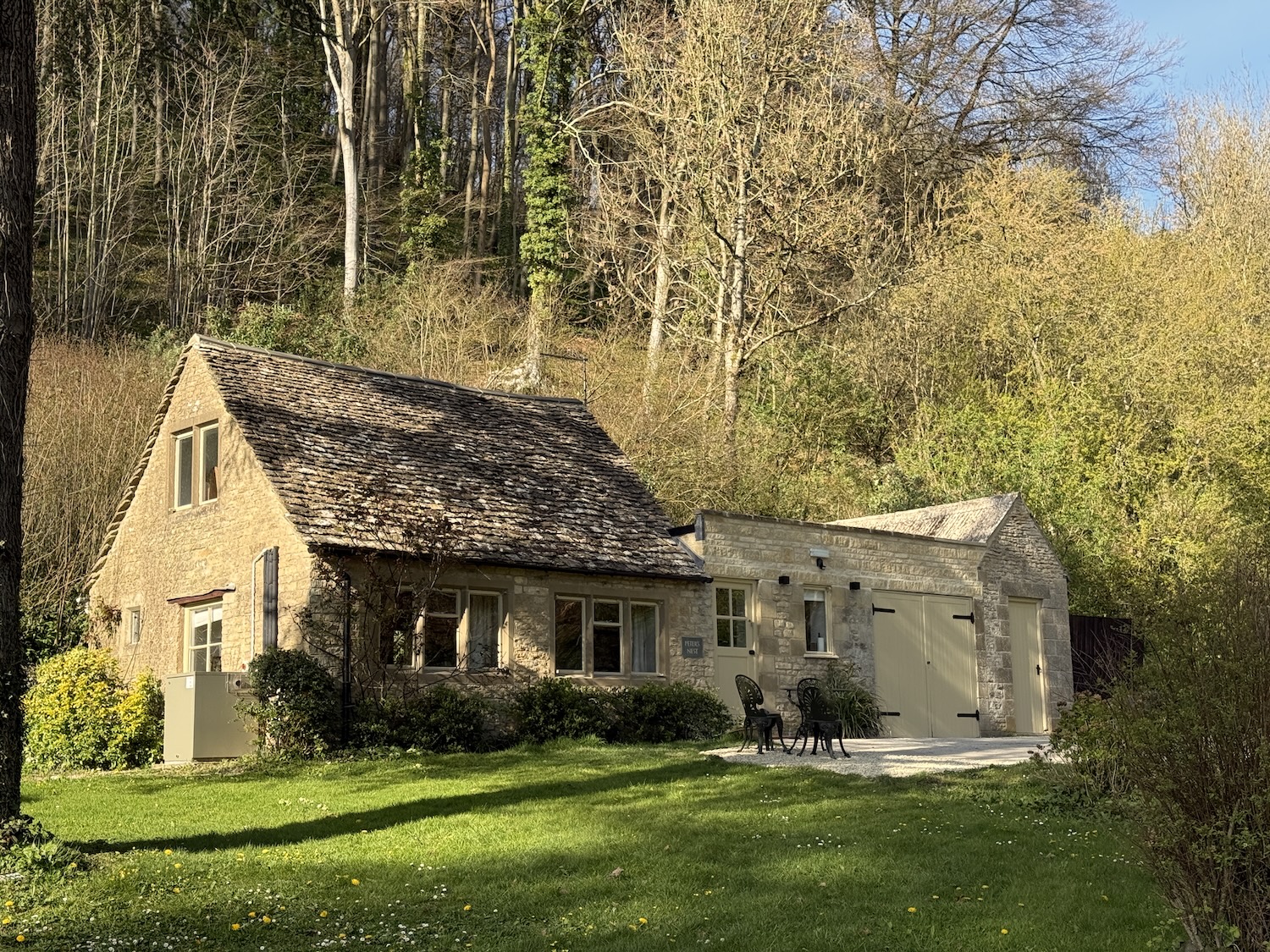 Peter’s Nest is hidden at the end of the valley, just on the edge of Peter's Nest Wood.  Sleeps 2